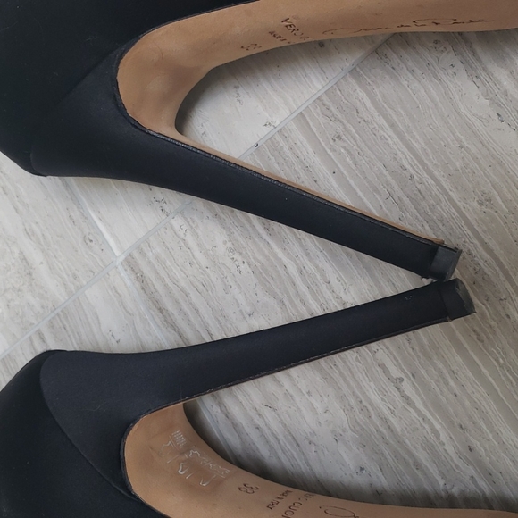 ⭐️Host Pic ⭐️ Oscar de la Renta Heels size 38 🔥 With floral rosette on toe - Picture 7 of 14